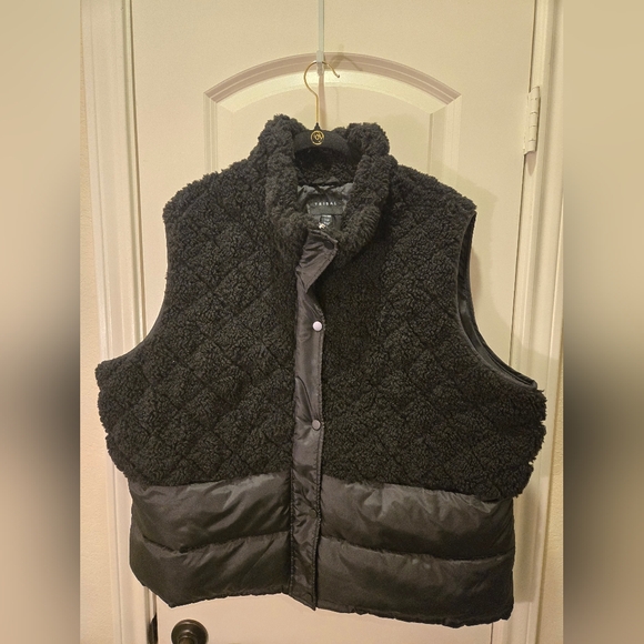 Tribal Winter Vest - Picture 2 of 7